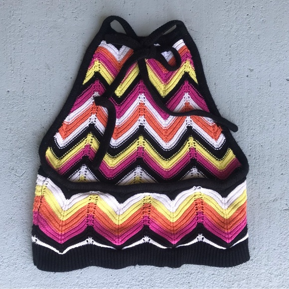 FOREVER 21 Geometrical Knit Crochet High Neck Scalloped Edge Crop Halter Top - Picture 5 of 6